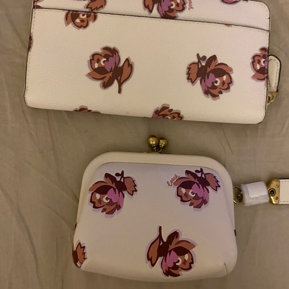 NWT! Coach 2 piece Accordian Wallet-kiss lock coin purse set- bag not included - Picture 2 of 8